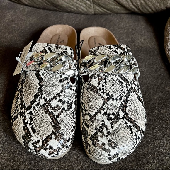 Worthington Shoes - Worthington Dacey Snake Clogs
